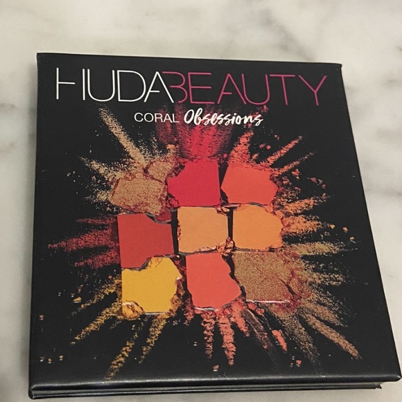 HUDA.    Coral eyeshadow,  stocking stuffers gift item - Picture 4 of 5